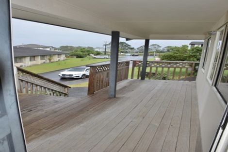 Photo of property in 13 Noel Williams Place, Windsor Park, Auckland, 0630