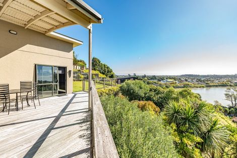 Photo of property in 1 Shakespeare Road, Bastia Hill, Whanganui, 4500