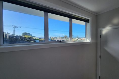 Photo of property in 31 Simons Street, Moturoa, New Plymouth, 4310