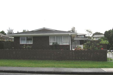 Photo of property in 2/16 Eyre Street, Henderson, Auckland, 0612