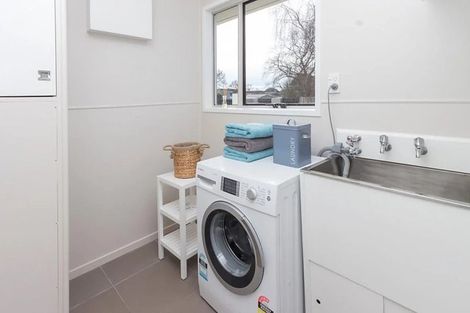 Photo of property in 18 Blanche Way, Half Moon Bay, Auckland, 2012