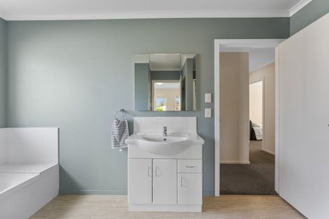 Photo of property in 23 Bowen Street, Woodville, 4920