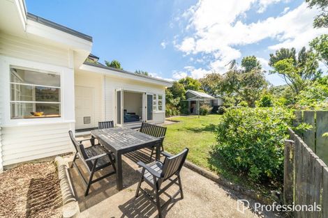 Photo of property in 6 Te Whiti Grove, Korokoro, Lower Hutt, 5012