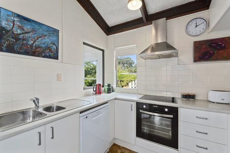 Photo of property in 1/6 Bronwyn Place, Torbay, Auckland, 0630