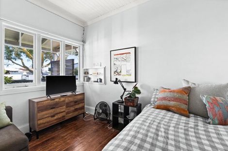 Photo of property in 2 Ashridge Road, Napier South, Napier, 4110