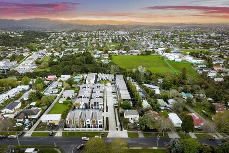 Photo of property in 17 Don Oliver Lane, Glen Eden, 0602