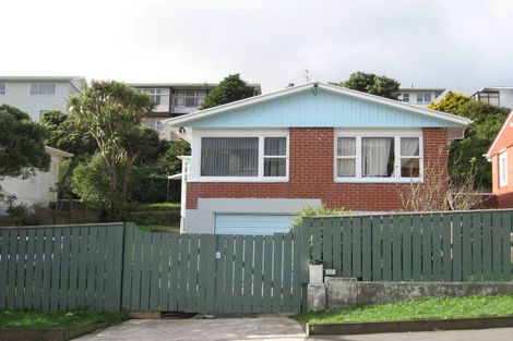 Photo of property in 96 Kenmore Street, Newlands, Wellington, 6037