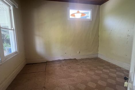 Photo of property in 21 Pahiatua Street, Hokowhitu, Palmerston North, 4410