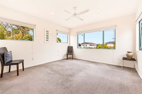 Photo of property in 122 Beach Road, Te Atatu Peninsula, Auckland, 0610