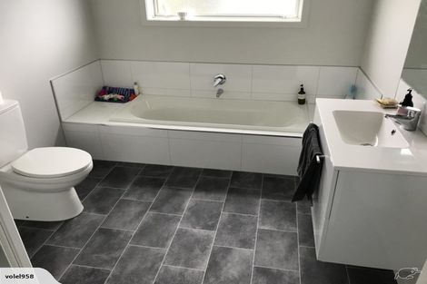 Photo of property in 38 Feist Street, Carterton, 5713