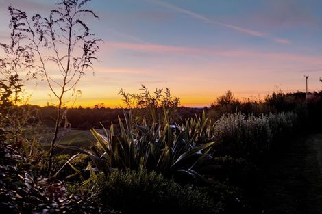 Photo of property in 20 Aderman Place, Hurworth, New Plymouth, 4310