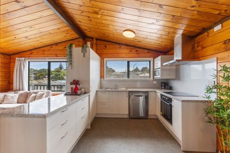 Photo of property in 25 Herekawe Drive, Spotswood, New Plymouth, 4310