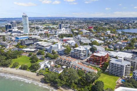 Photo of property in 5d/173 Hurstmere Road, Takapuna, Auckland, 0622