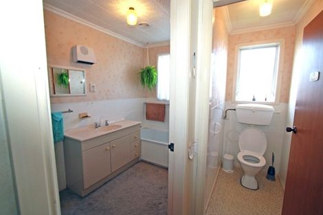 Photo of property in 67 Nevada Drive, Merrilands, New Plymouth, 4312