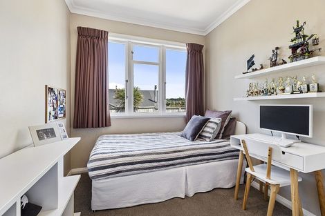 Photo of property in 23 Lucknow Terrace, Khandallah, Wellington, 6035