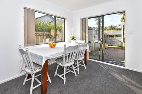 Photo of property in 22 Moyrus Crescent, East Tamaki Heights, Auckland, 2016