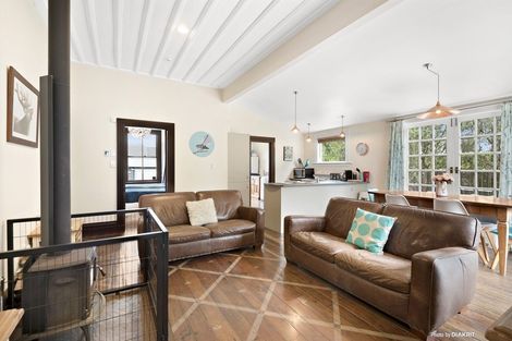 Photo of property in 102 Jellicoe Street, Martinborough, 5711