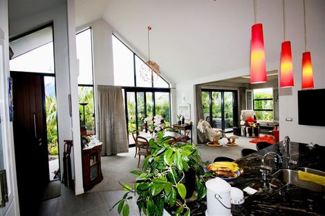 Photo of property in 8 Sara Way, Whitianga, 3510