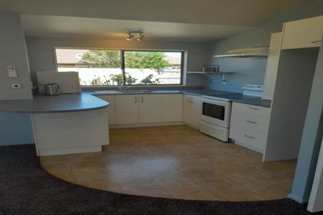 Photo of property in 25 Bermuda Place, One Tree Point, 0118