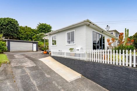 Photo of property in 120 Omata Road, Marfell, New Plymouth, 4310