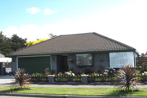 Photo of property in 22 Farnley Place, Parklands, Christchurch, 8083