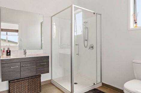 Photo of property in 3 Woolshed Lane, Pukekohe, 2120