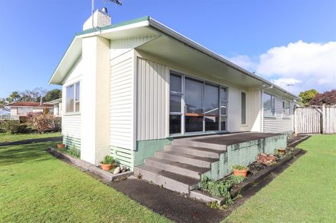 Photo of property in 5 Kowhai Street, Inglewood, 4330