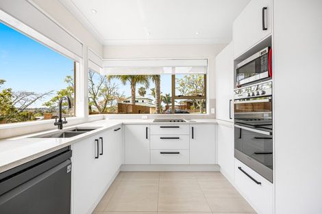 Photo of property in 30 Vermeer Place, West Harbour, Auckland, 0618