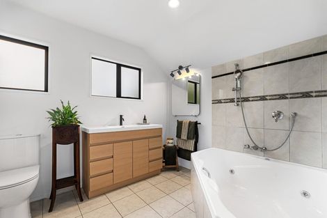 Photo of property in 100 Gardiners Road, Harewood, Christchurch, 8051