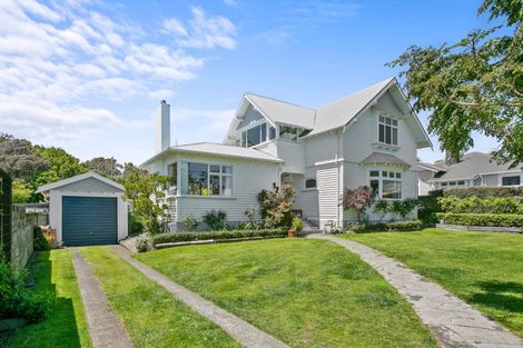 Photo of property in 13 Paynters Avenue, Strandon, New Plymouth, 4312