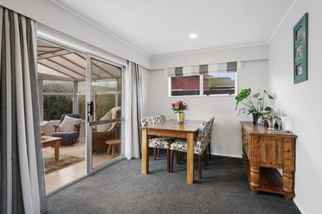 Photo of property in 3 Rewarewa Crescent, Waikanae, 5036