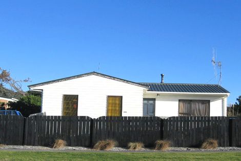 Photo of property in 16 Scott Avenue, Otaki Beach, Otaki, 5512