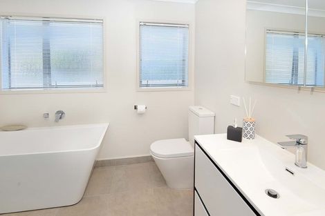 Photo of property in 7a Monyash Road, Manly, Whangaparaoa, 0930