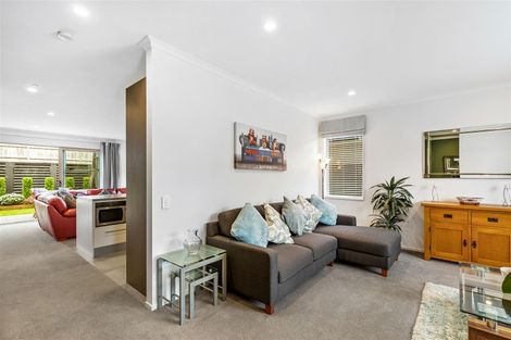 Photo of property in 22 Samuel Cassidy Avenue, Swanson, Auckland, 0614