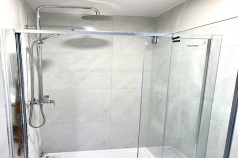 Photo of property in 2/38 Santiago Crescent, Unsworth Heights, Auckland, 0632