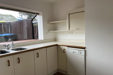 Photo of property in 2/2a Exminster Street, Blockhouse Bay, Auckland, 0600