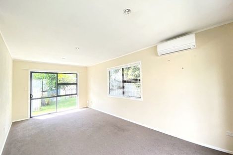 Photo of property in 67 Beach Road, Te Atatu Peninsula, Auckland, 0610