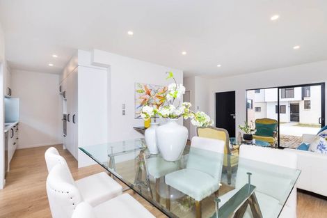 Photo of property in 14 Korama Lane, New Lynn, Auckland, 0600