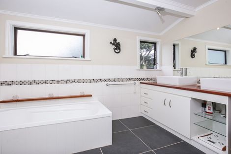 Photo of property in 5 Autumn Avenue, Glen Eden, Auckland, 0602