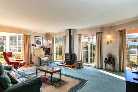 Photo of property in 16 Huia Street, Waikawa, Picton, 7220