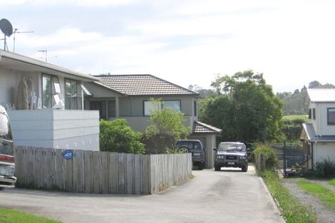 Photo of property in 1/930 East Coast Road, Northcross, Auckland, 0630