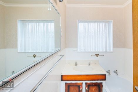 Photo of property in 4 Chertsey Court, Roslyn, Palmerston North, 4414