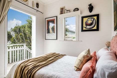 Photo of property in 24a Cautley Street, Stanley Point, Auckland, 0624