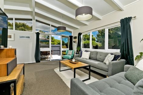 Photo of property in 7 Porter Avenue, Te Atatu South, Auckland, 0610