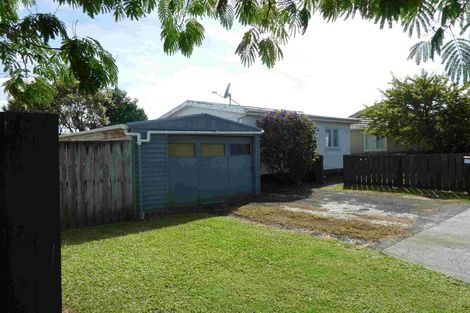 Photo of property in 1 Kiernan Place, Kelston, Auckland, 0602
