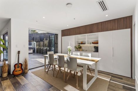 Photo of property in 25b Deverell Place, Northcross, Auckland, 0632