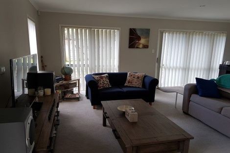 Photo of property in 20 Northbrook Close, Greenhithe, Auckland, 0632