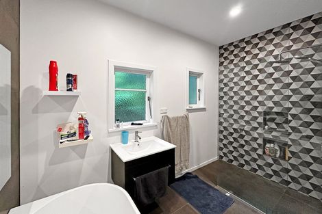 Photo of property in 54 Moana Road, Kelburn, Wellington, 6012