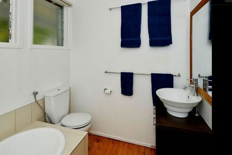 Photo of property in 50 Heathcote Road, Castor Bay, Auckland, 0620