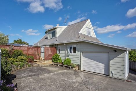 Photo of property in 14 Seaglen Place, Botany Downs, Auckland, 2010